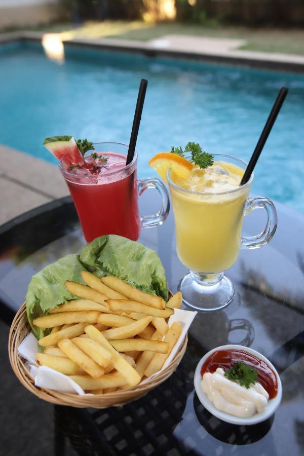 Amverton Cove Golf & Island Resort Banting  Esterno foto