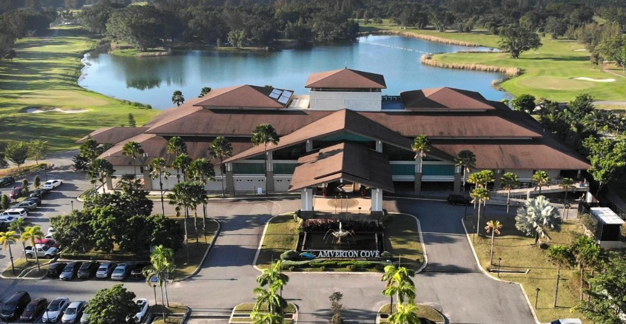 Amverton Cove Golf & Island Resort Banting  Esterno foto