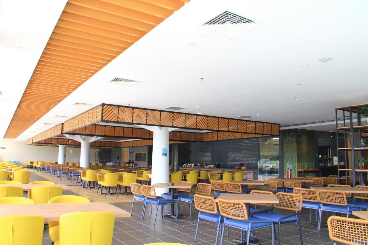 Amverton Cove Golf & Island Resort Banting  Esterno foto